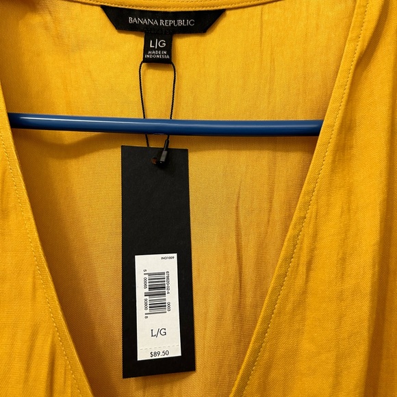 NWT Banana Republic sleeveless wrap top - Picture 3 of 3